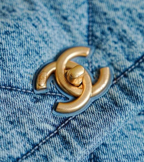 Ch**el Classic Flap Bag Maxi Denim Blue Size 35*10*24CM AS5734