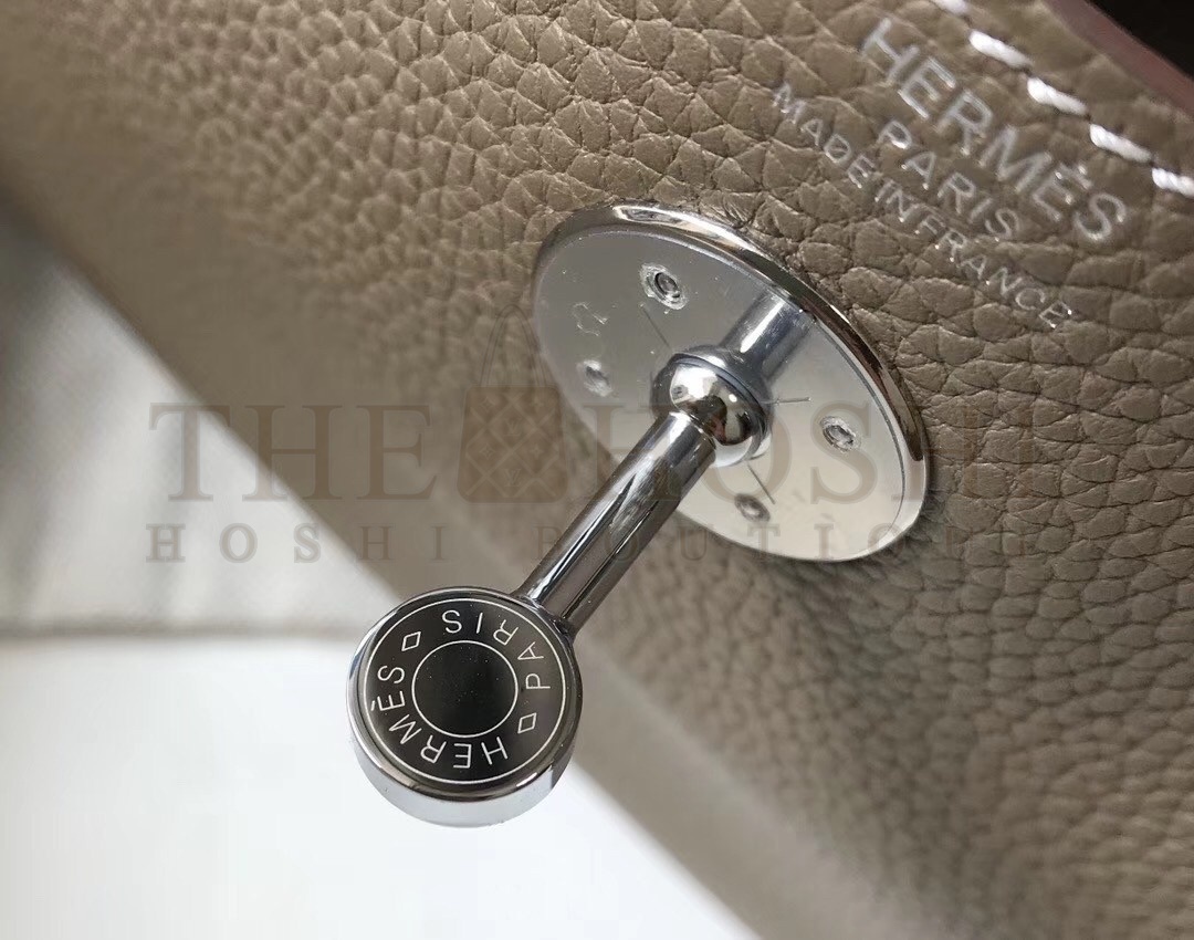 H**me5 Lindy 26cm Bag In Taupe Grey Clemence With PHW Master Quality