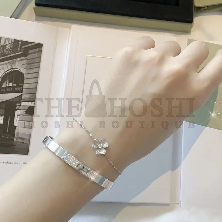 V*n Cl**f & Arpels Three Flowers Bracelet, Frivole bracelet Master Quality