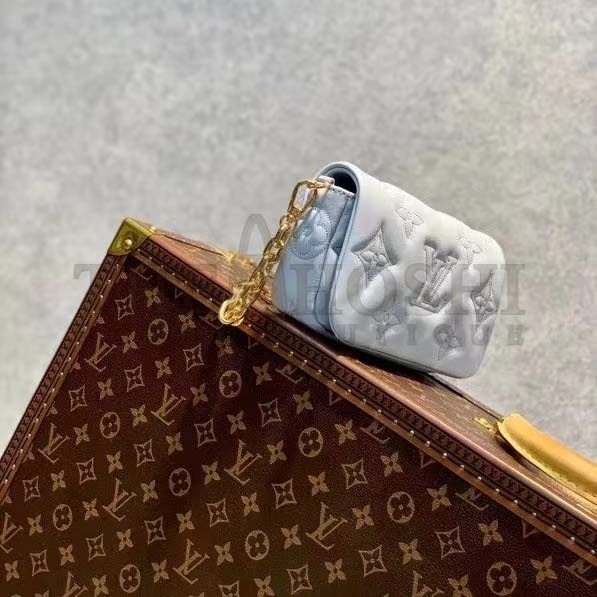 L0vis Vvtt0n LV Women Wallet On Strap Bubblegram Blue Monogram Embroidered Quilted Calf Master Quality
