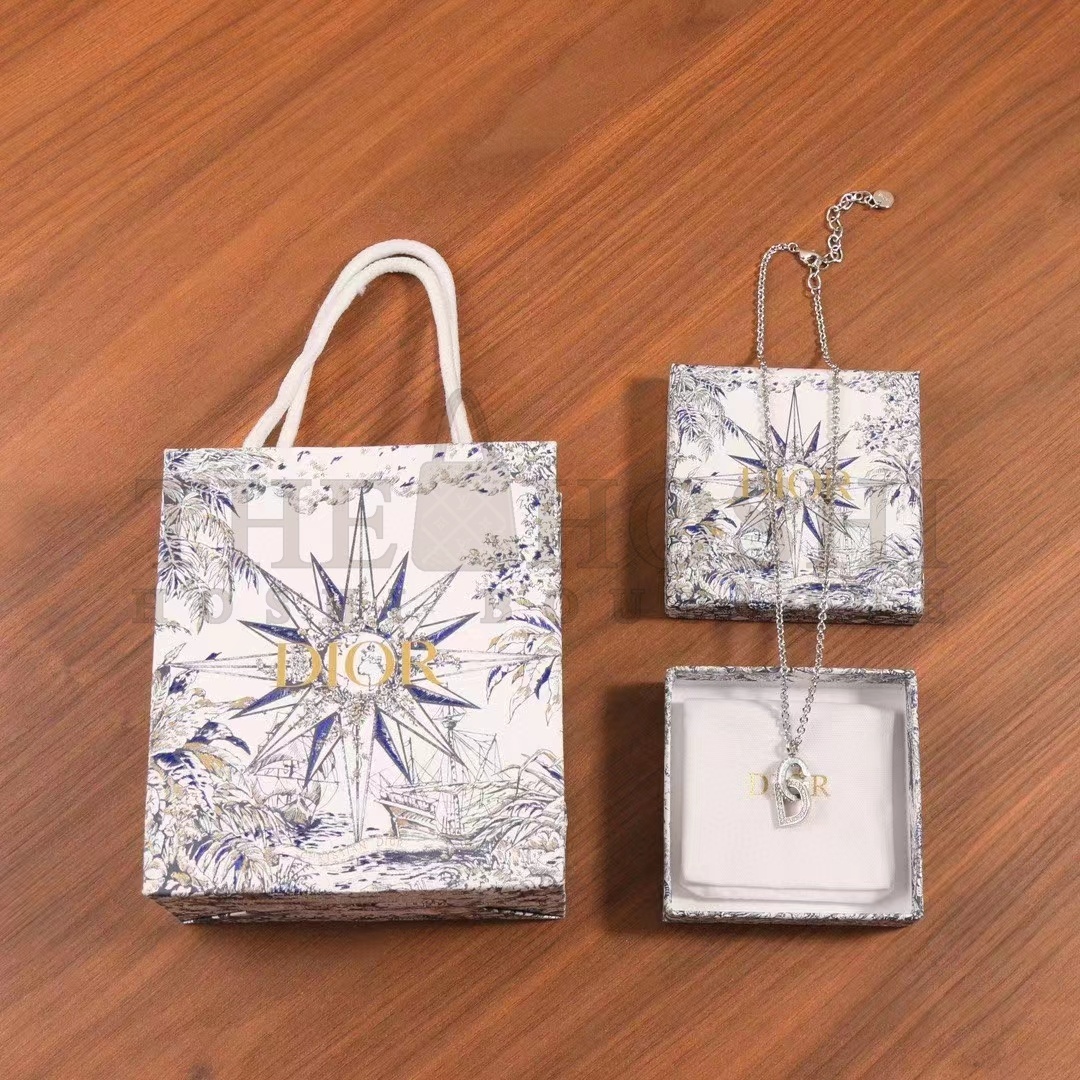 D10r Women CD Lock Necklace Silver-Finish Metal Silver-Tone Crystals Master Quality