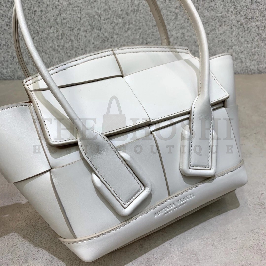 B0tt*ga Ven*ta Mini Arco Bag In White Intrecciato Calfskin Master Quality
