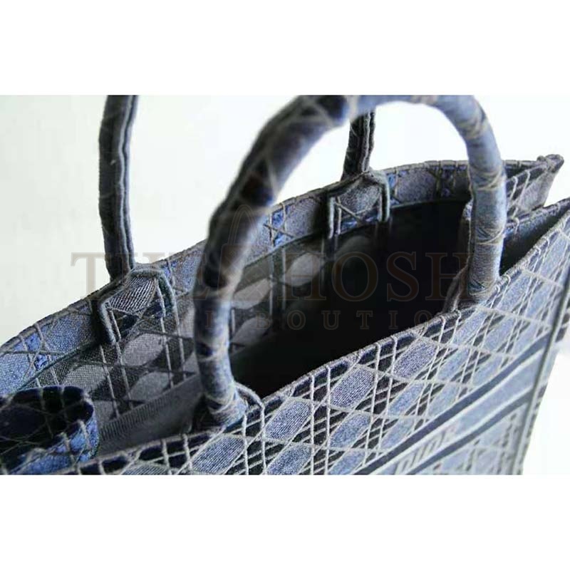 D10r Women D10r Book Tote Blue Cannage Embroidered Velvet Master Quality