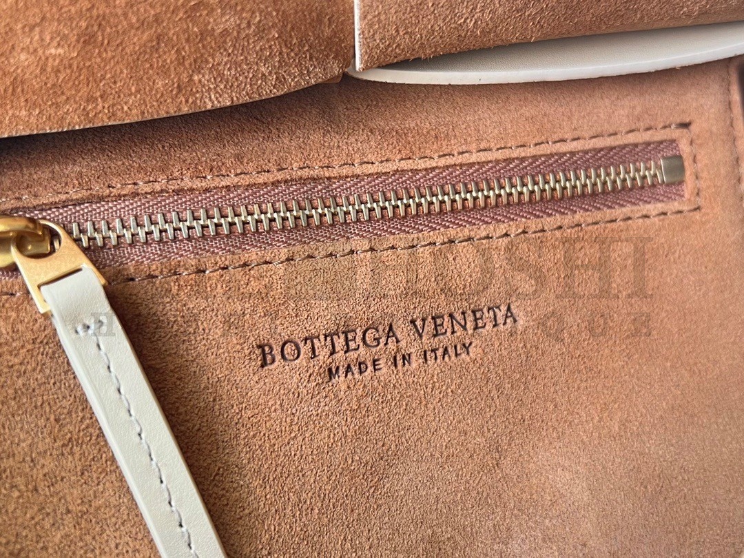 B0tt*ga Ven*ta Mini Arco Bag In Beige Intrecciato Calfskin Master Quality