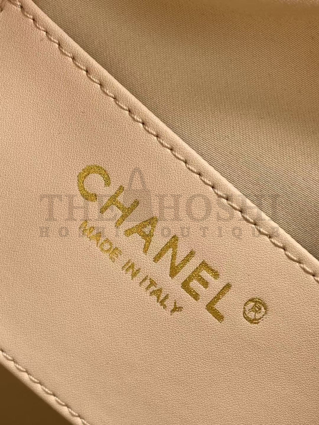 Ch**el 25C AS5293 Hobo Drawstring Bag Beige Caviar Leather with Gold Chain 30x26x14cm Master Quality