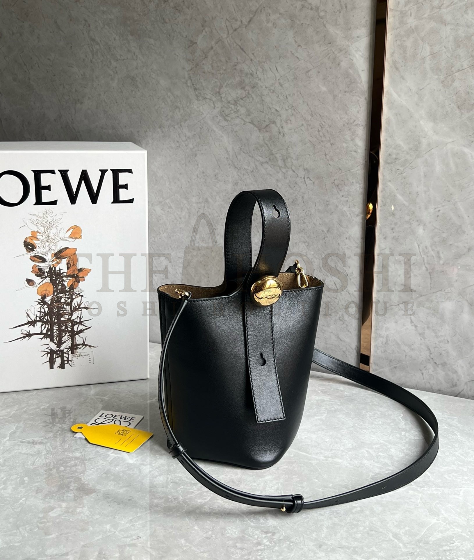 L0ew* Mini Pebble Bucket Bag in Black Calfskin Master Quality