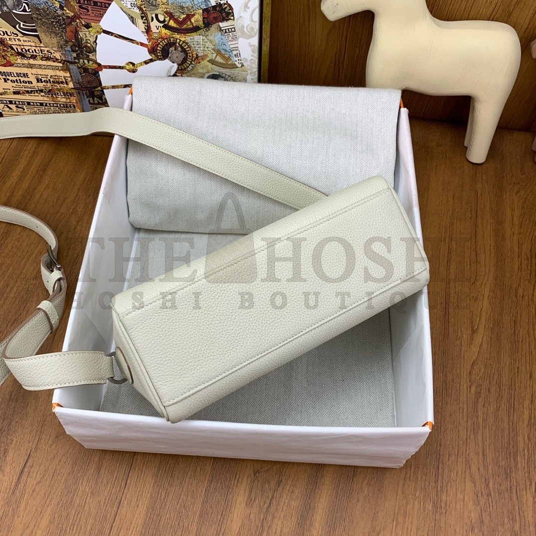 H**me5 Kelly Messenger Bag in Craie Clemence Leather Master Quality