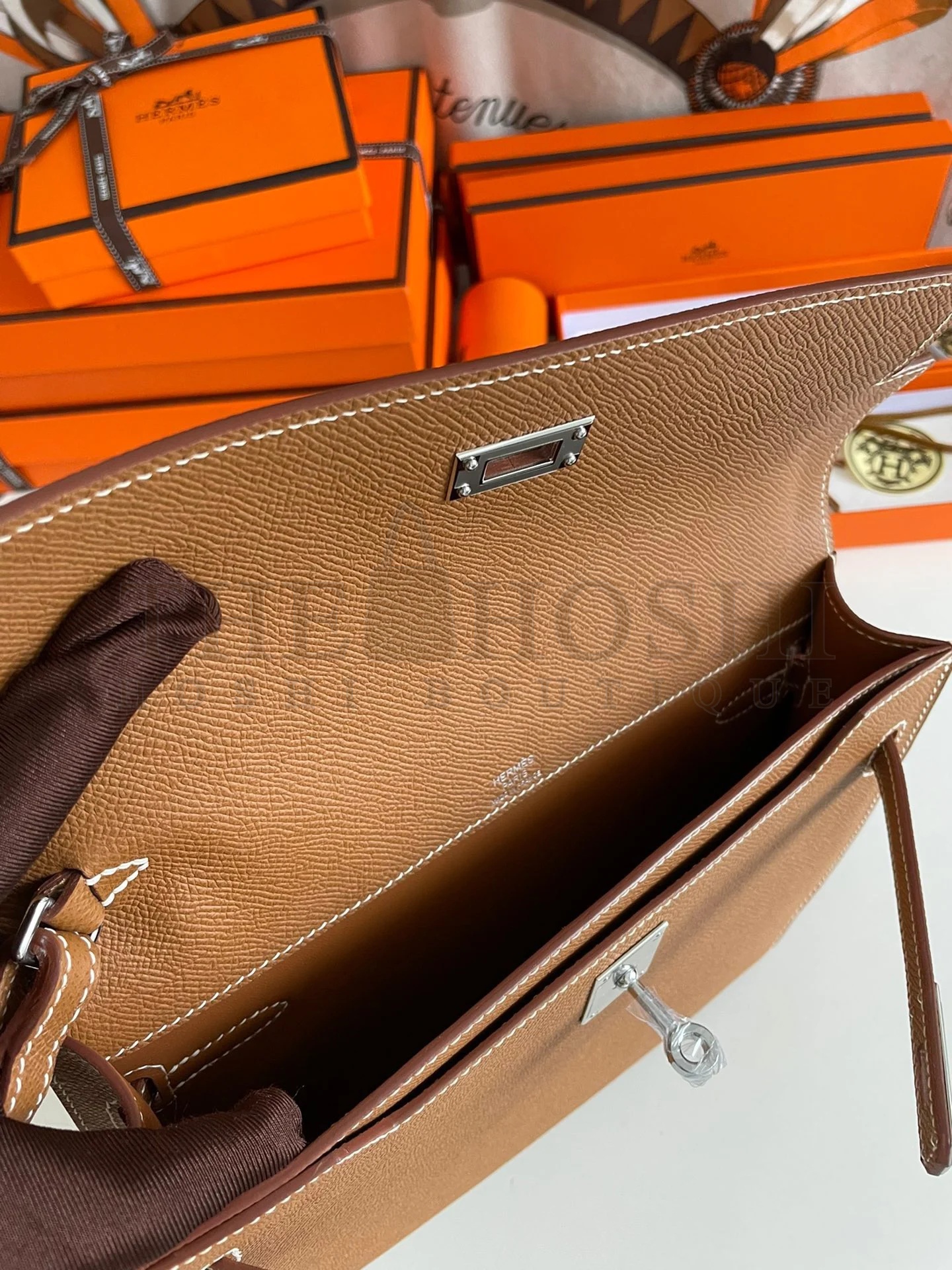 H**me5 Kelly Depeches 25 Pouch in Gold Epsom Calfskin Master Quality