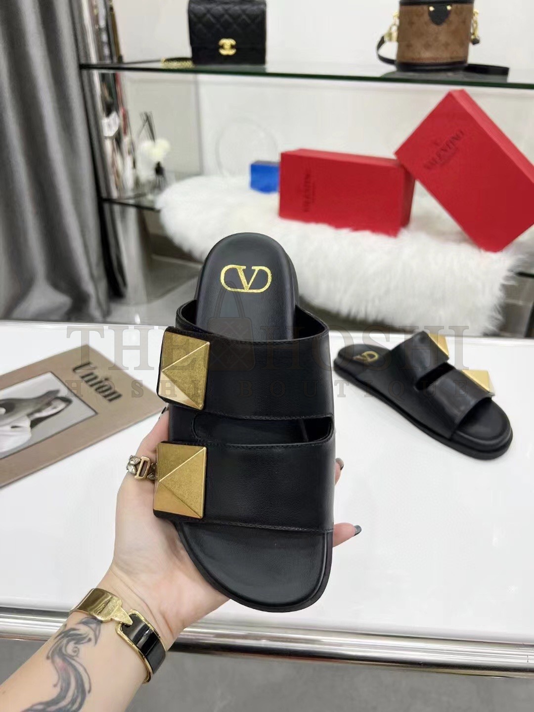 Va1e*ntin0 One Stud Slide Sandals In Black Calfskin Master Quality