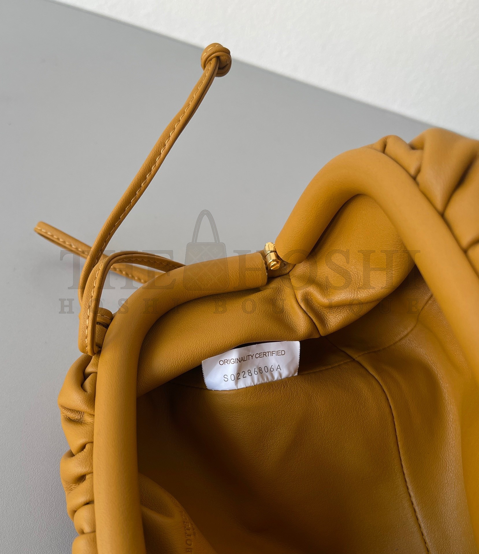 B0tt*ga Ven*ta Mini Pouch with Strap in Teak Calfskin Master Quality