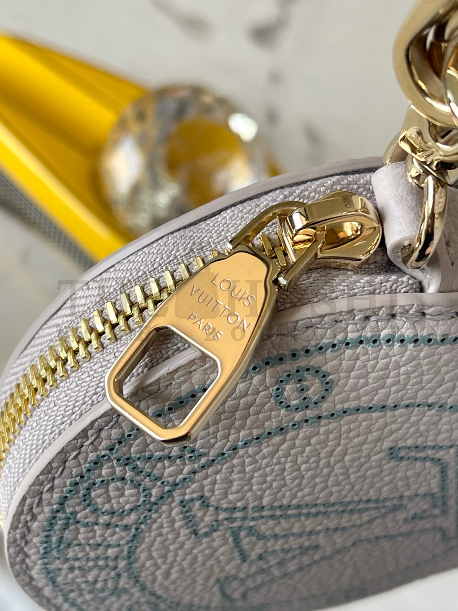 L0vis Vvtt0n LV Women Bella Bucket Bag Mahina Perforated Calf Leather 19.0 x 22.0 x 14.0cm Master Quality