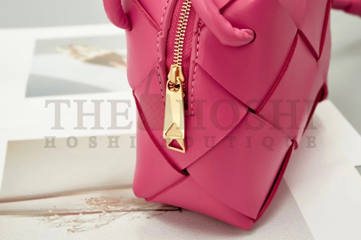 B0tt*ga Ven*ta Mini Cassette Camera Bag In Cranberry Lambskin Master Quality