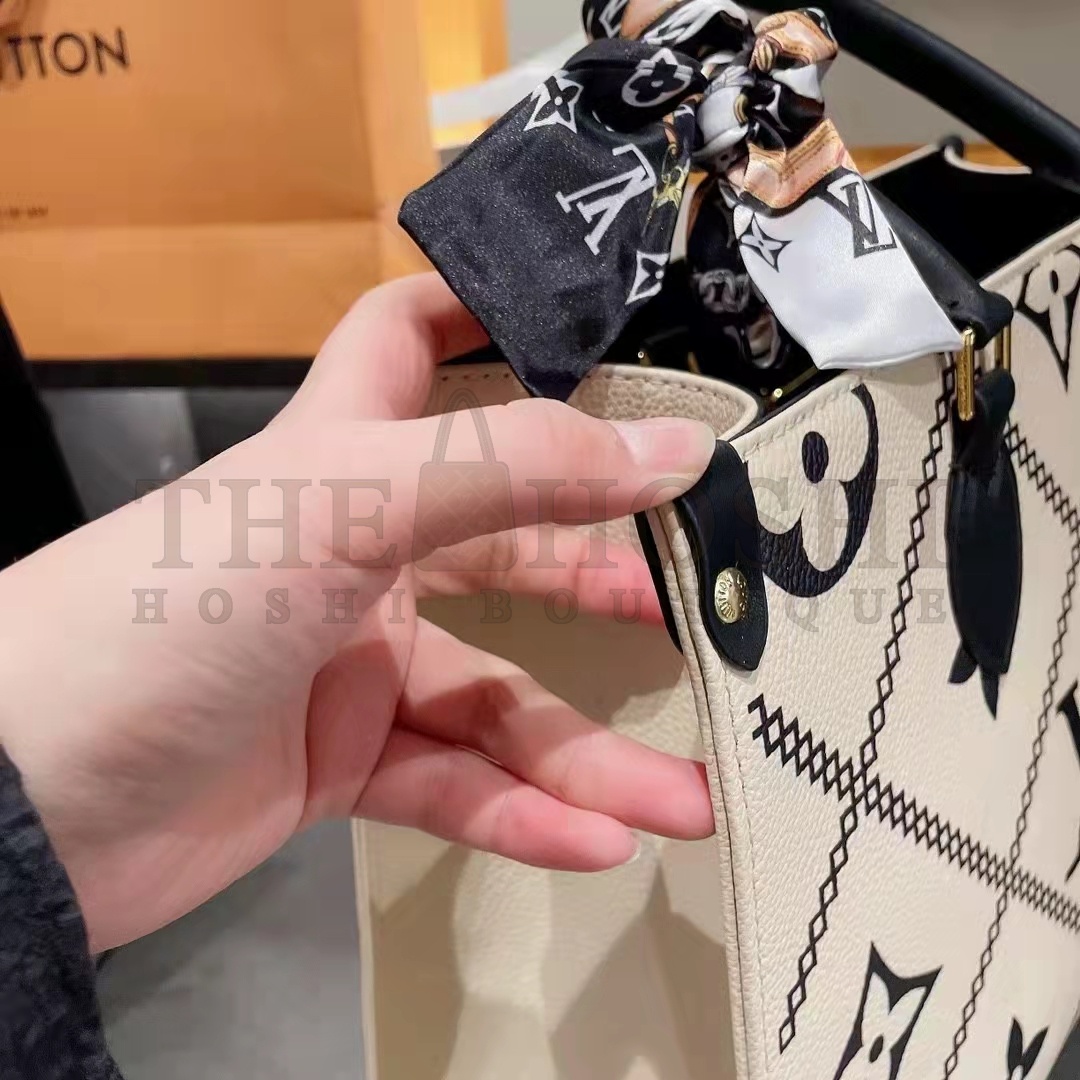 L0vis Vvtt0n LV Women OnTheGo MM Tote Bag Beige Embossed S*pple Grained Cowhide Master Quality