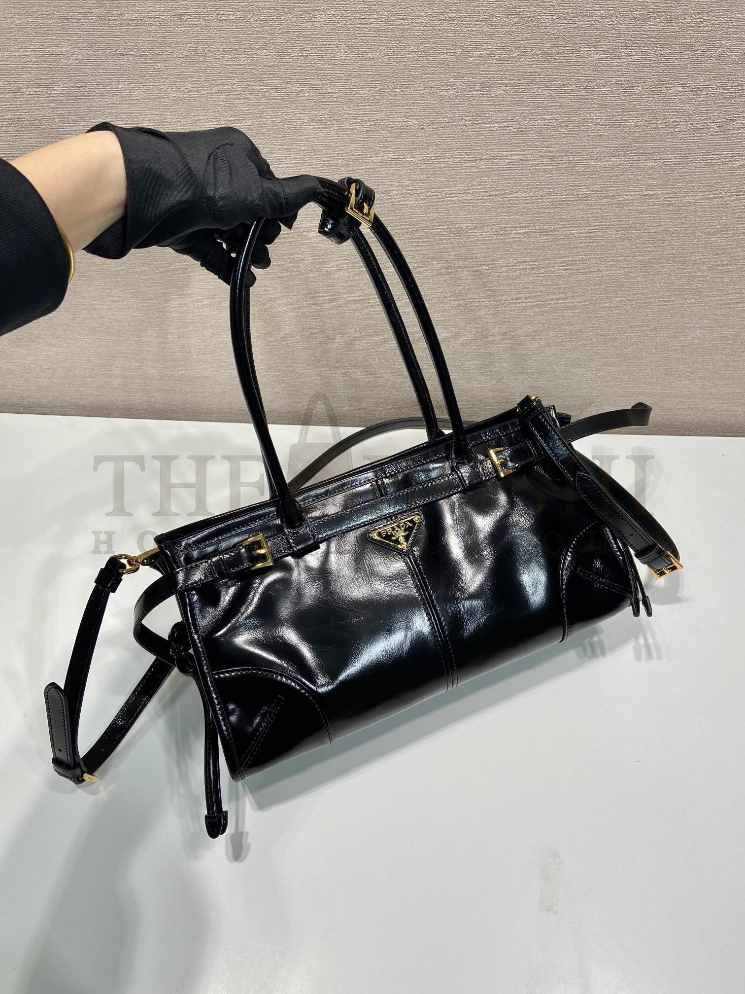 Pra*a SMALL LEATHER SHOULDER BAG IN BLACK bag 32x15.5x12cm Master Quality