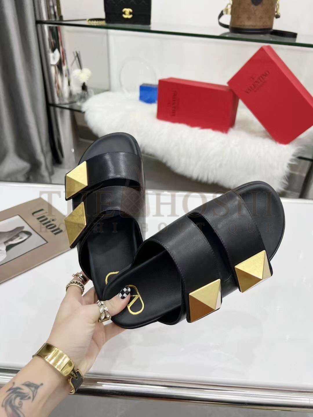 Va1e*ntin0 One Stud Slide Sandals In Black Calfskin Master Quality