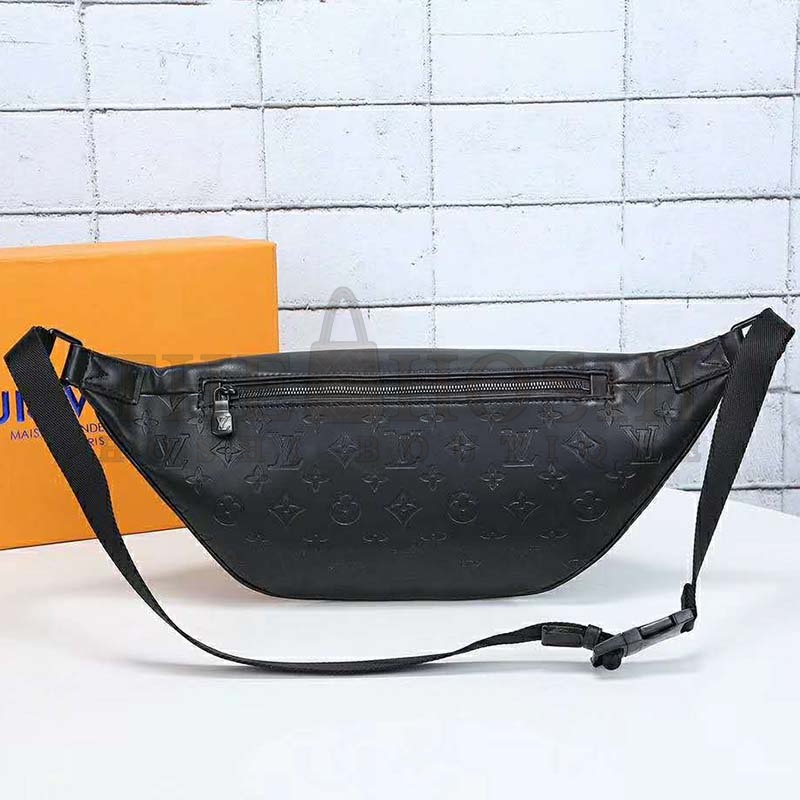 L0vis Vvtt0n LV Men Discovery Bumbag in Monogram Shadow Calf Leather-Black Master Quality
