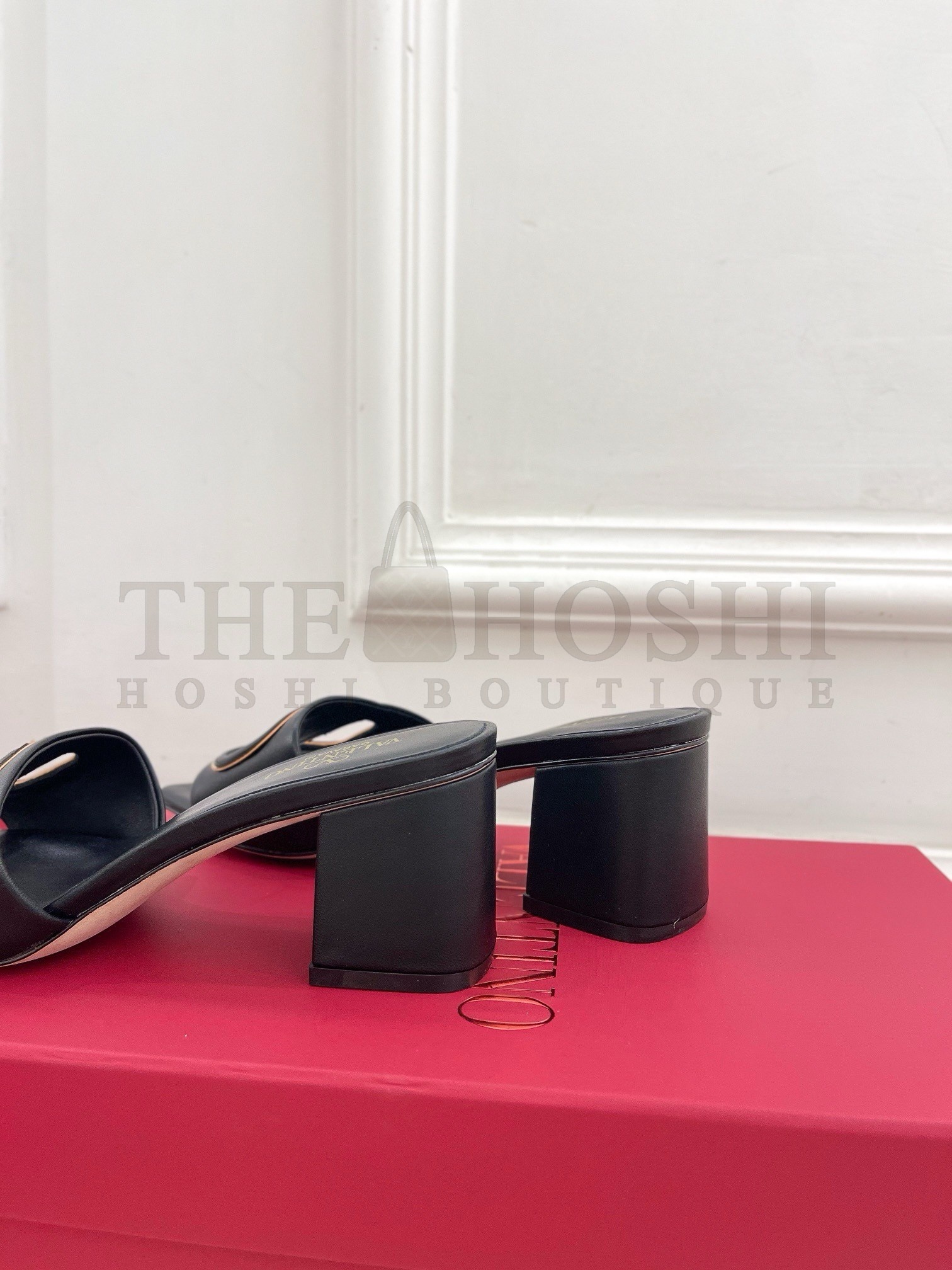 Va1e*ntin0 VLogo Cut-out Slide Sandals 60mm in Black Leather Master Quality