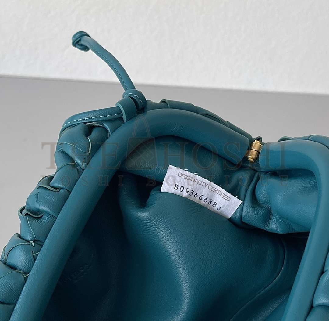 B0tt*ga Ven*ta BV The Pouch Intrecciato Mini Bag In Blue REAL LEATHER SIZE:22*12*7CM Master Quality