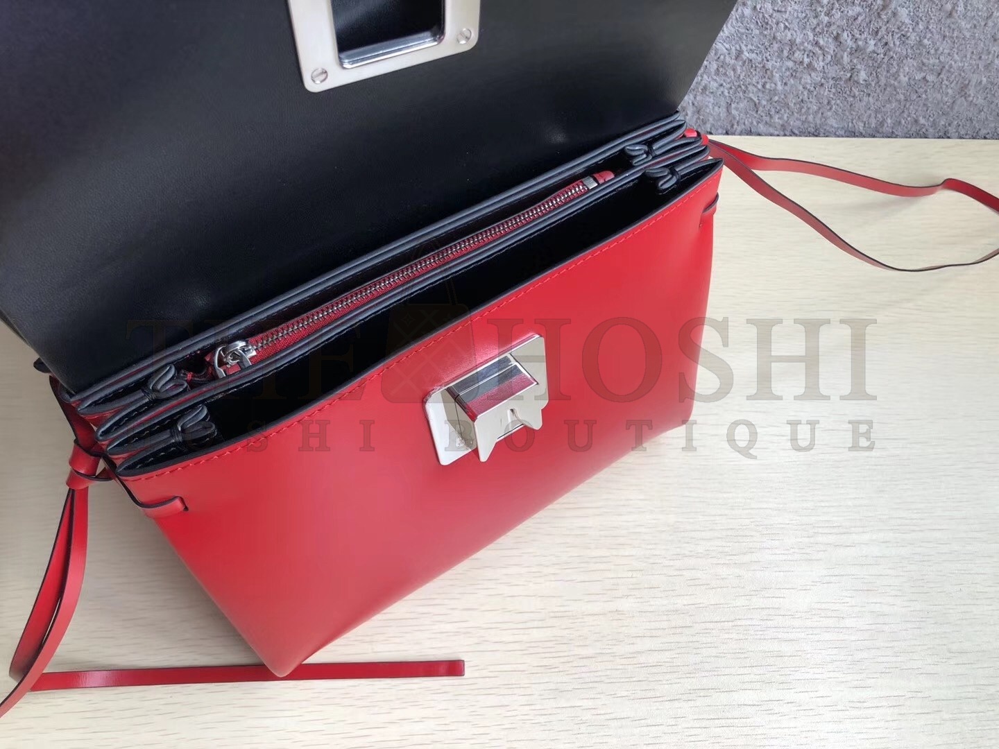 Va1e*ntin0 Small Love Vring Shoulder Red Bag Master Quality