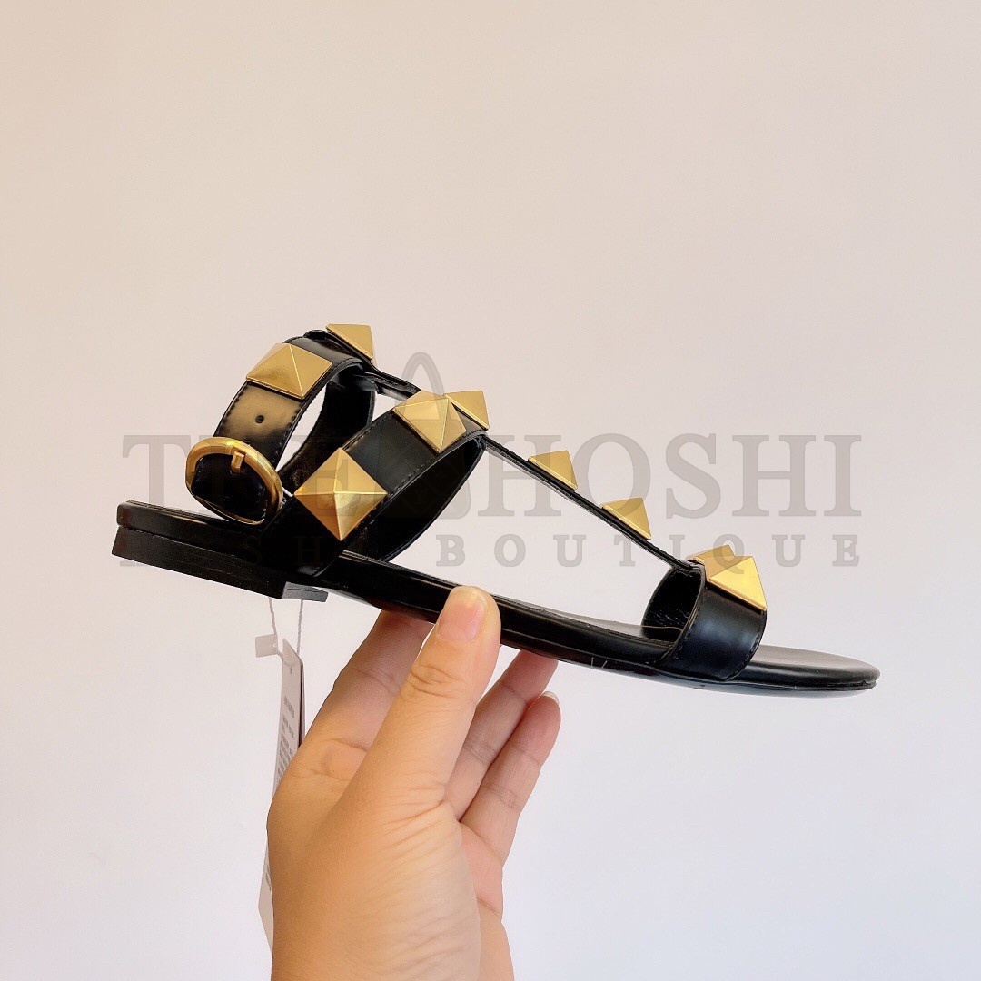 Va1e*ntin0 Roman Stud Flat Sandals In Black Calfskin Master Quality