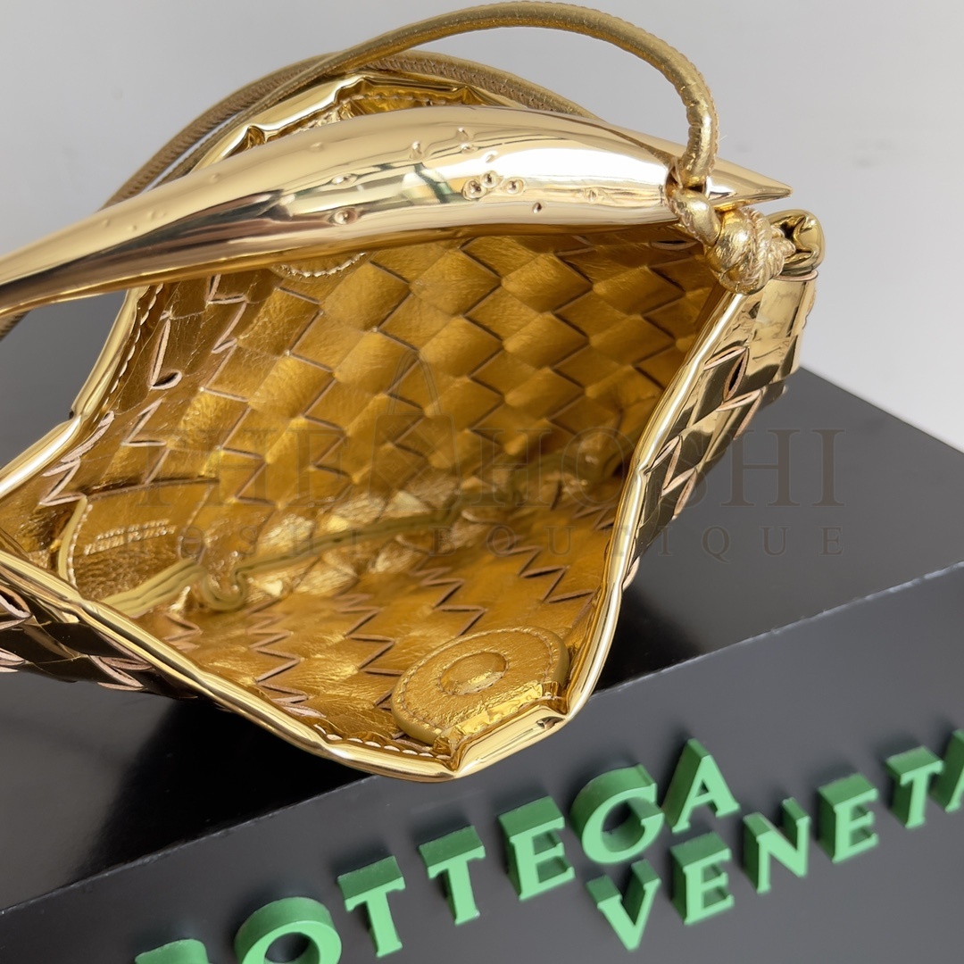 B0tt*ga Ven*ta BV Mini Sardine Gold Woven Lambskin Bag with Brass Handle 20×12×2.5cm Master Quality