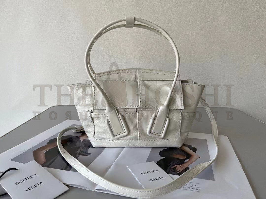 B0tt*ga Ven*ta Mini Arco Bag In White Intrecciato Leather Master Quality