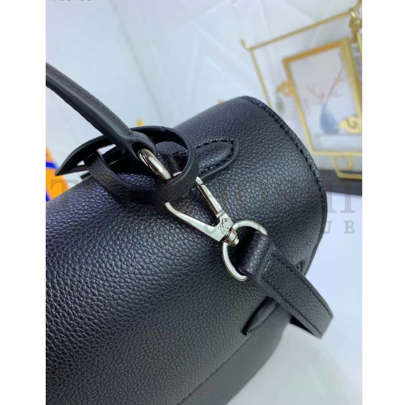 L0vis Vvtt0n LV Women Lockme Ever MM Handbag Black Soft Grained Calfskin Master Quality