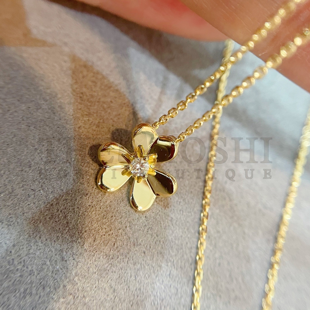 V*n Cl**f & Arpels Gold Three Flowers Necklace, Frivole pendant, mini model Master Quality