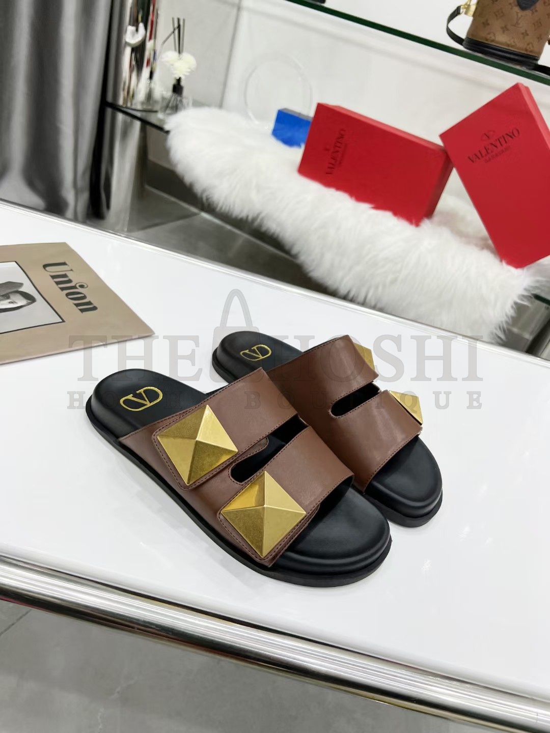 Va1e*ntin0 sandals Master Quality