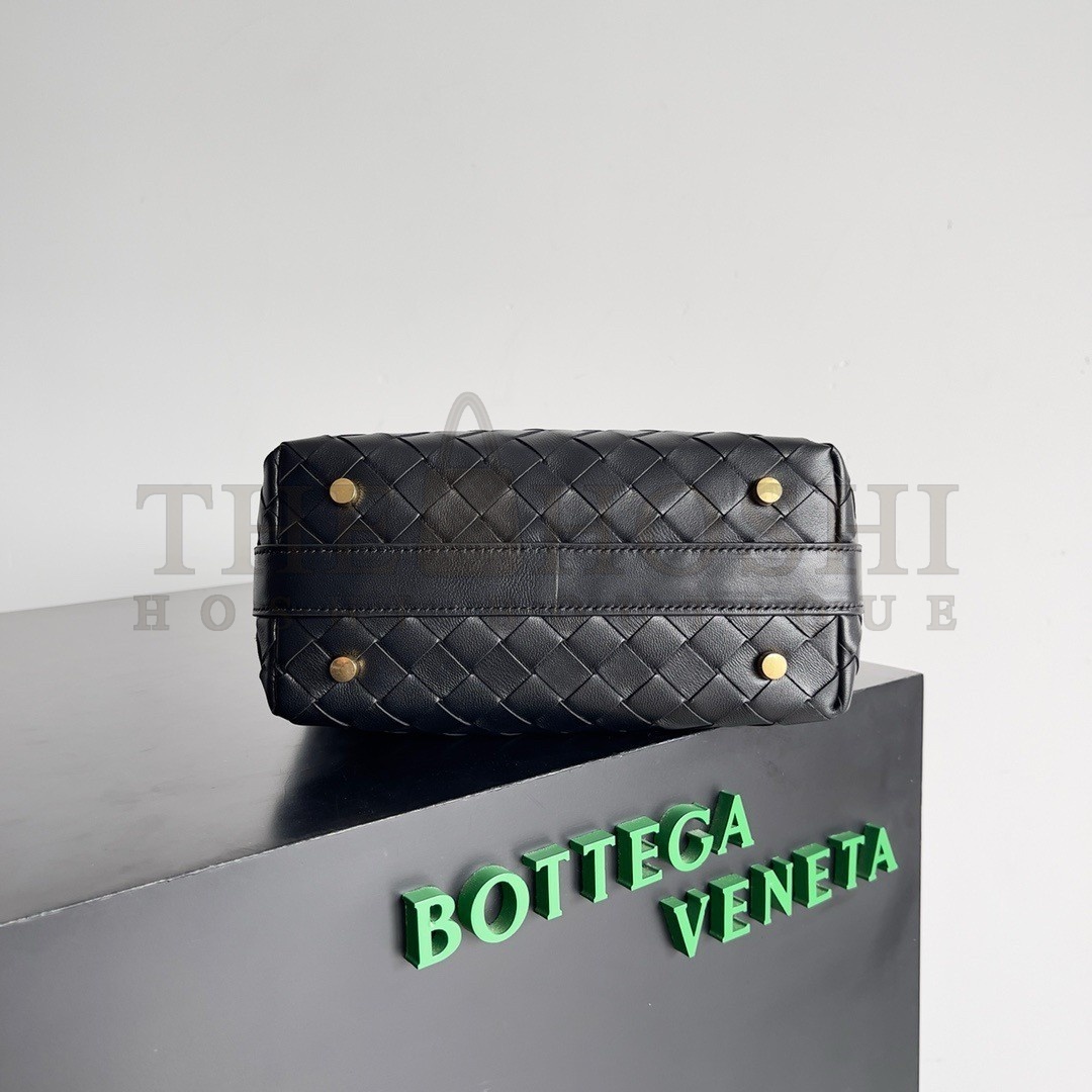 B0tt*ga Ven*ta Mini Wallace Bag in Black Intrecciato Calfskin Master Quality