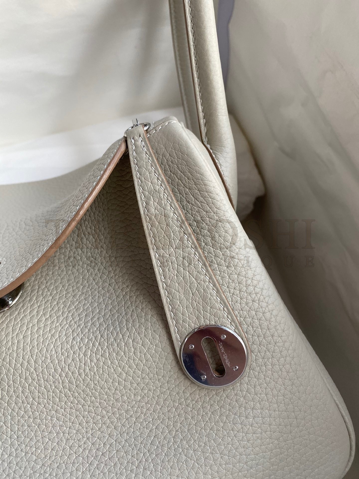 H**me5 Lindy 26 Handmade Bag In Beton Clemence Leather Master Quality