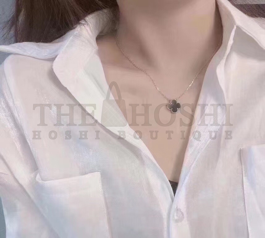 V*n Cl**f & Arpels Clover Necklace in Fine Gray, Vintage Alhambra pendant Master Quality