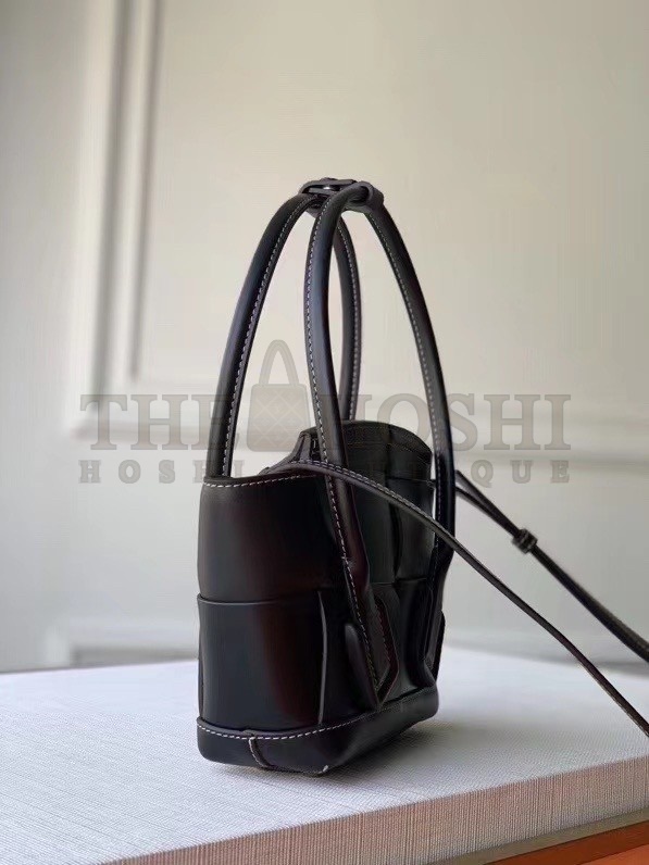 B0tt*ga Ven*ta Mini Arco Bag In Black Intrecciato Calfskin Master Quality