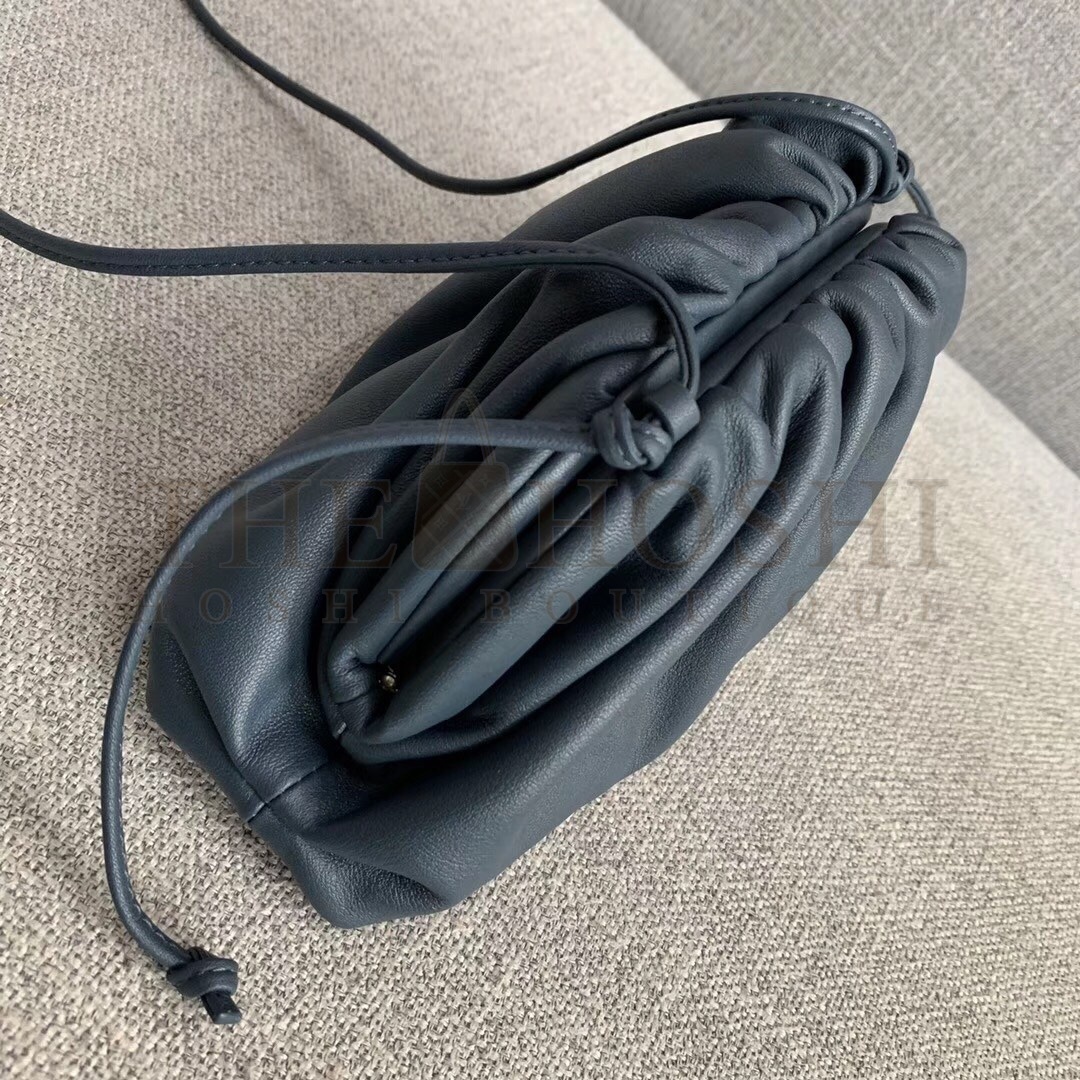 B0tt*ga Ven*ta Pouch Mini Bag In Navy Blue Calfskin Master Quality