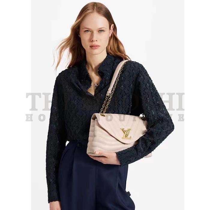 L0vis Vvtt0n LV Women New Wave Chain Bag GM Ivory Quilted Smooth Calf Leather Master Quality