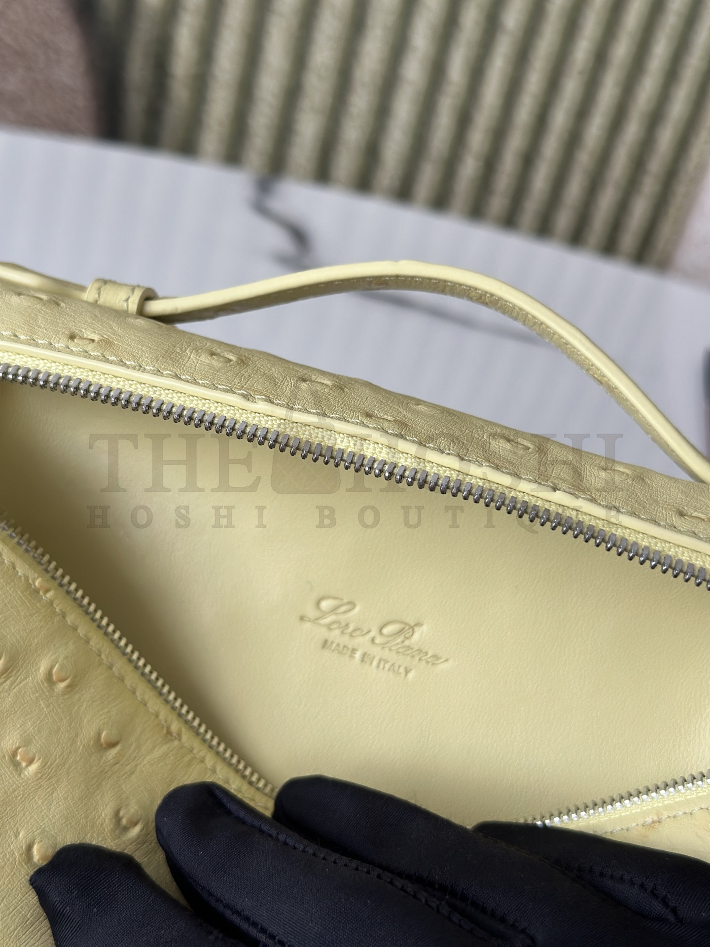 L0r0 P1ana LP L19 Extra Pocket Ostrich Leather Clutch Crossbody Bag 19x6.5x11cm Master Quality