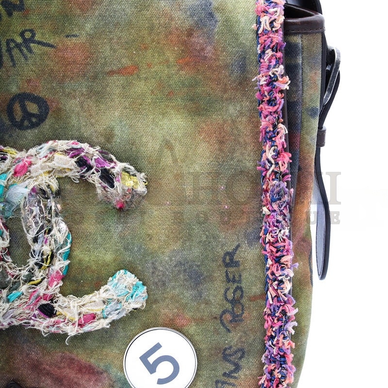 Ch**el GRAFFITI ON THE PAVEMENTS SHOULDER BAG 365009 (30*30*18cm) Master Quality