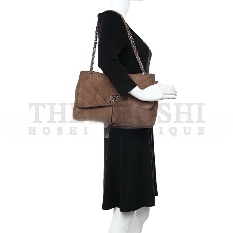 Ch**el LARGE QUILTED NUBUCK NATURAL BEAUTY SPLIT POCKET FLAP SHOULDER BAG (33*22*9cm) Master Quality
