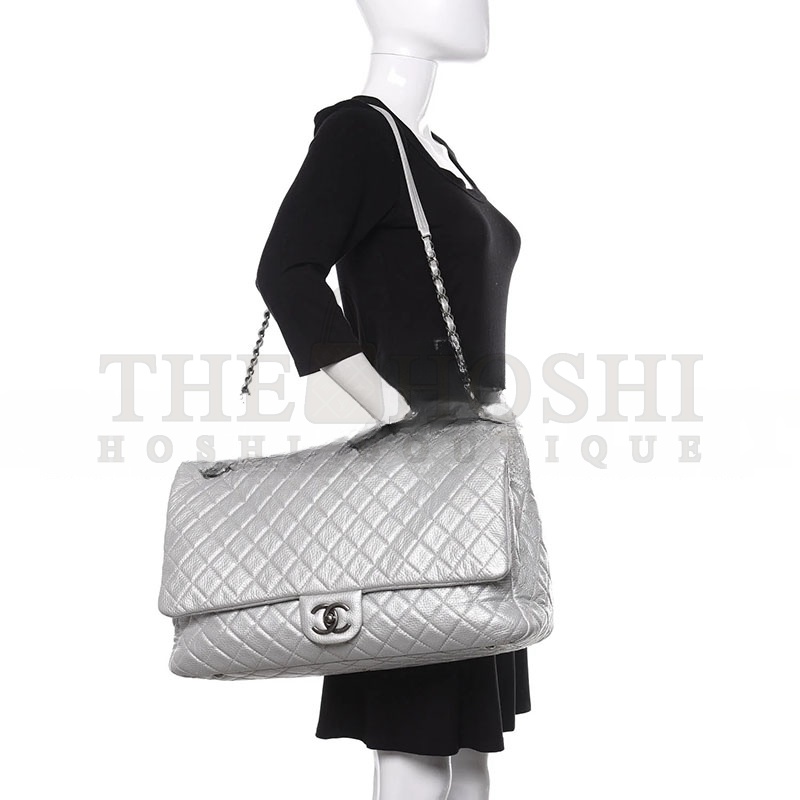 Ch**el METALLIC CALFSKIN QUILTED XXL TRAVEL FLAP BAG SILVER (44*25*14cm) Master Quality