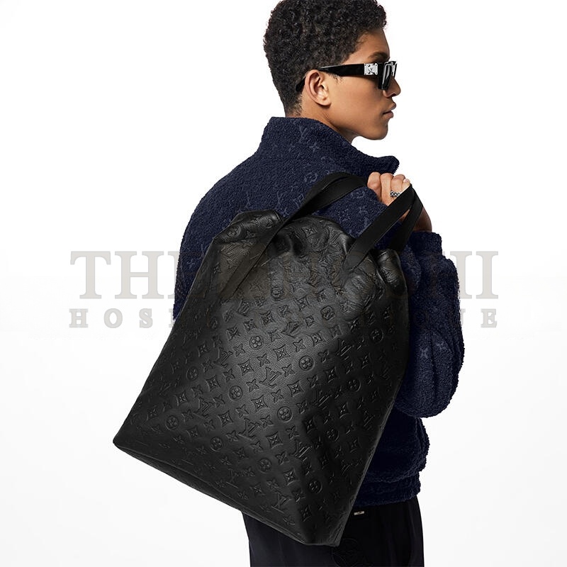 L0vis Vvtt0n HELMET BAG MONOGRAM SHADOW LEATHER M46554 (47*38*15cm) Master Quality